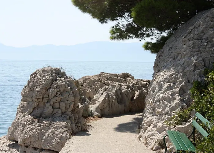 On The Beach-drvenik * درفينيك