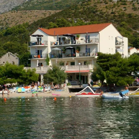 On The Beach-drvenik Apartman