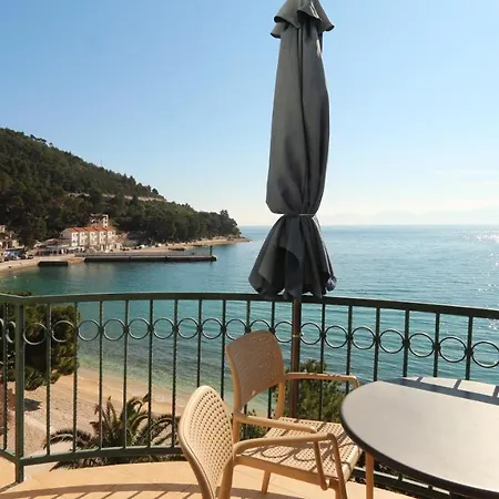 Apartman On The Beach-drvenik *