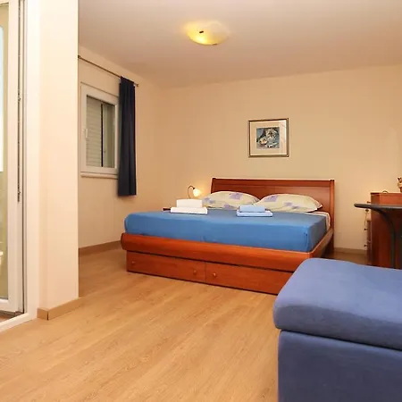 Apartman On The Beach-drvenik
