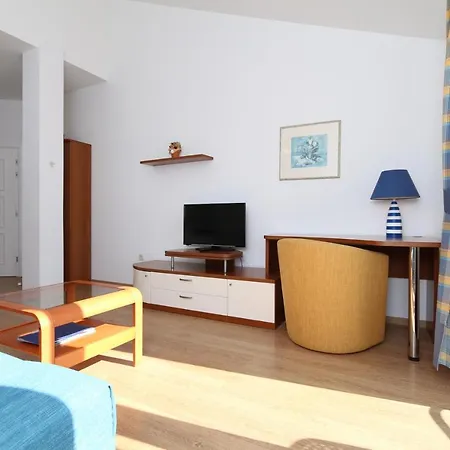 On The Beach-drvenik Apartman *