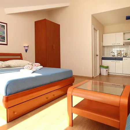 Apartman On The Beach-drvenik *