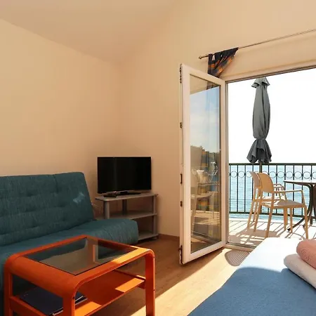 Apartman On The Beach-drvenik