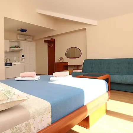 Apartman On The Beach-drvenik