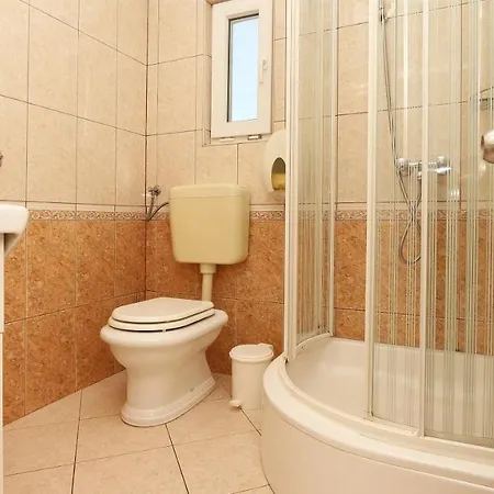 On The Beach-drvenik Apartman *
