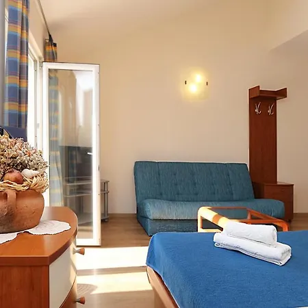 Apartman On The Beach-drvenik