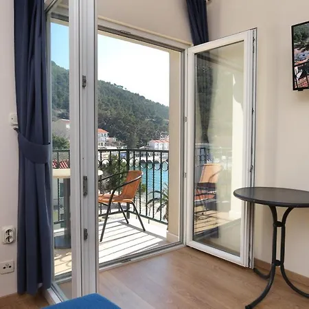 Apartman On The Beach-drvenik *