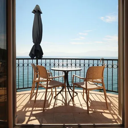 On The Beach-drvenik Apartman *