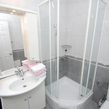 Apartman On The Beach-drvenik *